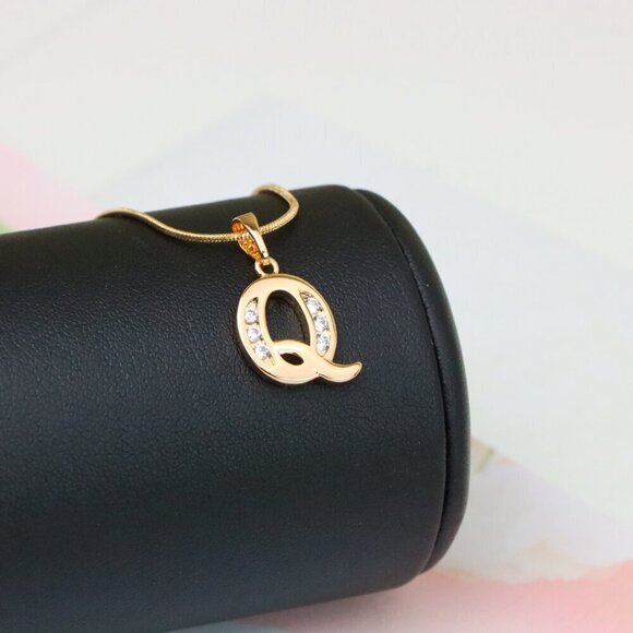 "Rose Gold Letter Q Pendant with Crystals – 18K Gold Plated Charm, XPPT1366 - Picture 3 of 13